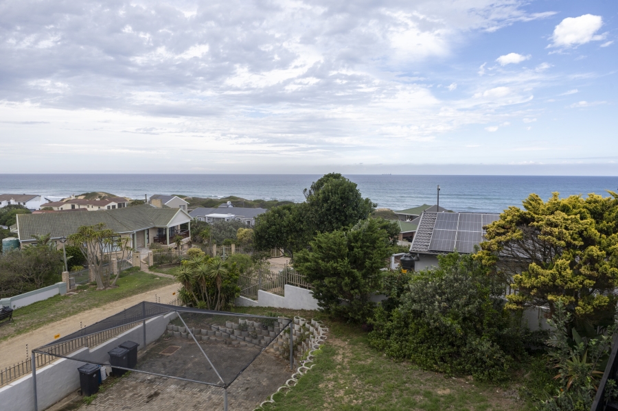 8 Bedroom Property for Sale in West Beach Eastern Cape